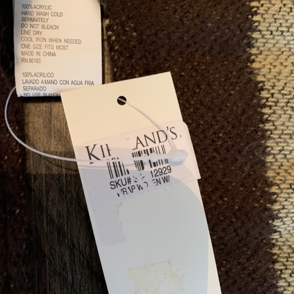 Capellini New York large 49x57 wrap . NWT .‎ Retail 49 - Picture 3 of 3